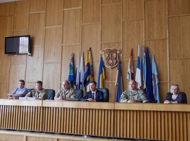 В Ужгороді обговорили осінній призов на строкову військову службу