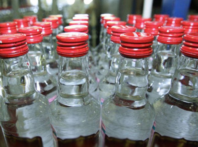 На Закарпатті виявили два підпільні цехи, які виробляли фальсифікований алкоголь