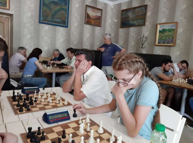 Мукачево та Ужгород влаштували змагання із шахів: хто виграв