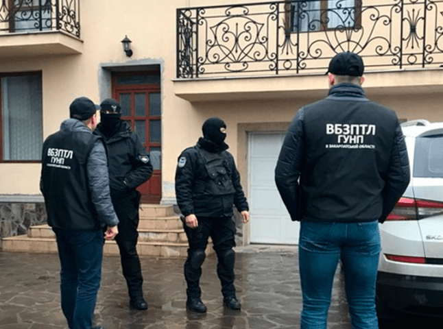 Закарпатські поліцейські викрили організаторів злочинної групи