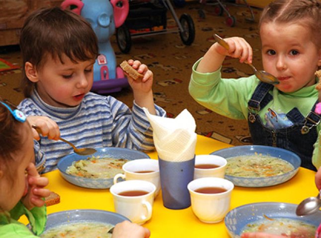 В Ужгороді встановлено нові грошові норми для харчування дітей