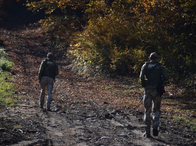 На Закарпатті чоловік втікав від прикордонників і травмувався