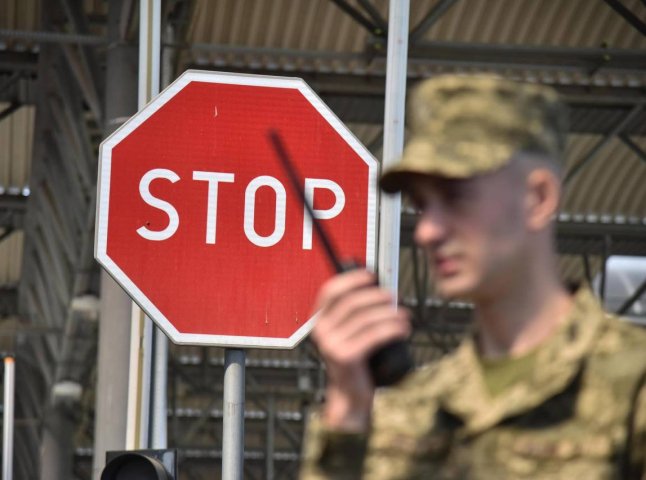 Чоловік повертався зі Словаччини з російським товаром у багажнику: що знайшли митники Чоловік повертався зі Словаччини з російським товаром у багажнику: що знайшли митники