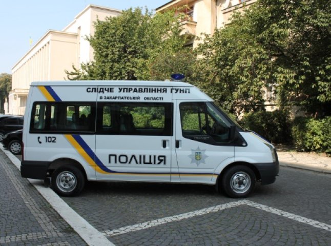 На трасі між Ужгородом та Мукачевом водії ігнорували автомобіль поліції з включеними "мигалками" та "сиреною", який їхав на екстрений виклик