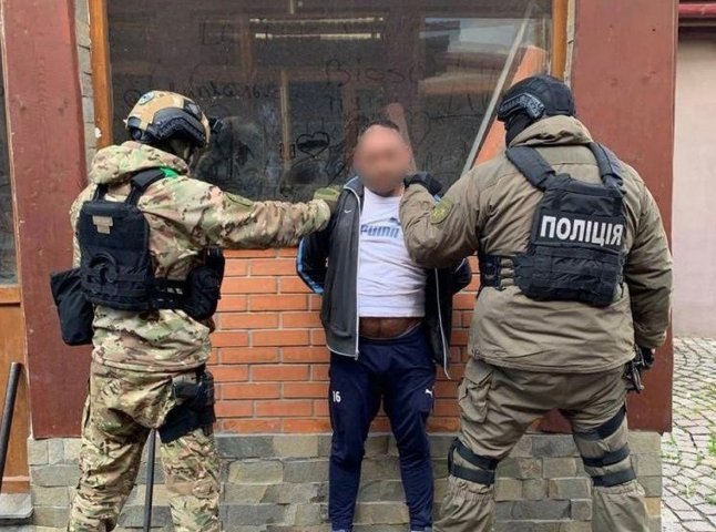 Поліція затримала чоловіка, який розповсюджував наркотики в Мукачеві