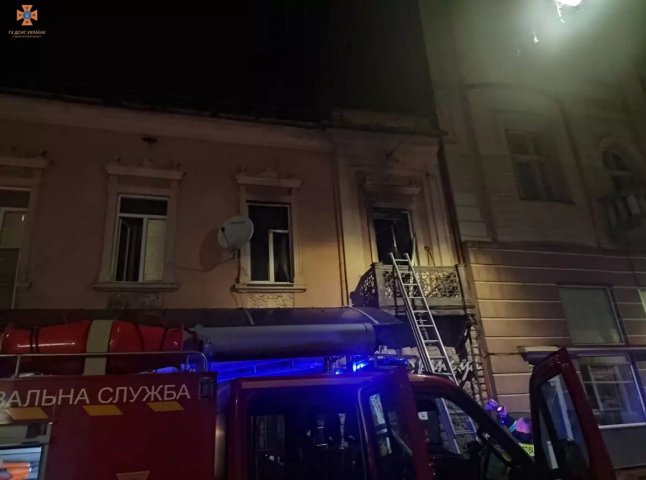 Опівночі в Ужгороді рятували жінку: що трапилось