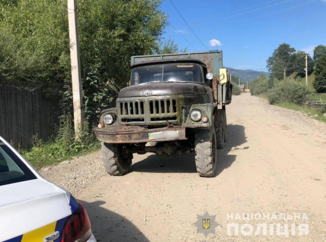 В області зупинили ЗІЛ, завантажений непромаркованою деревиною