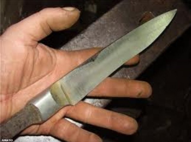 П’яний житель Сваляви вирішив конфлікт кухонним ножем
