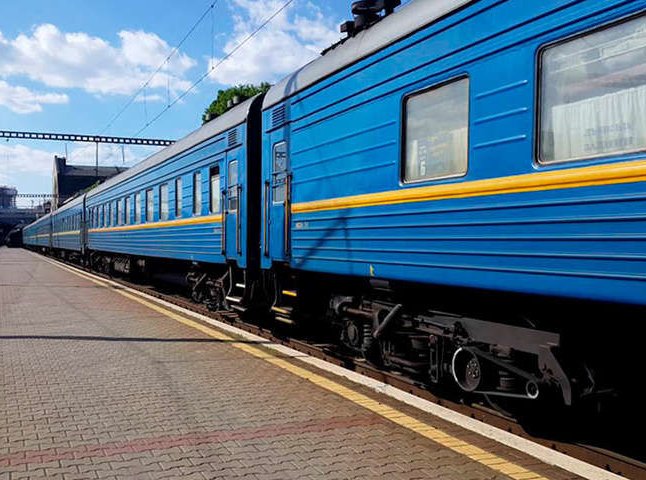 "Укрзалізниця" припинила продаж квитків на деякі поїзди