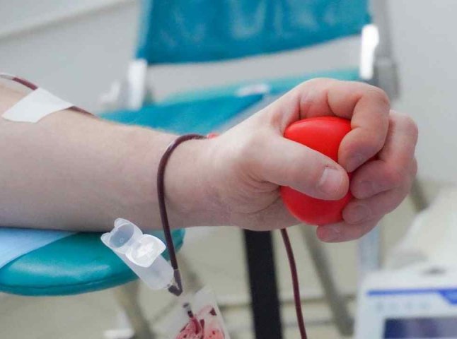 Жителів Закарпаття закликають стати донорами крові для військових і цивільних