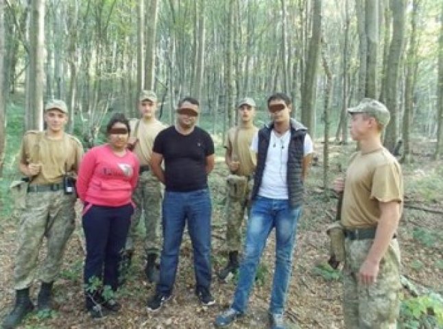 На Великоберезнянщині троє марокканців намагались перетнути кордон в обхід контрольно-пропускних пунктів