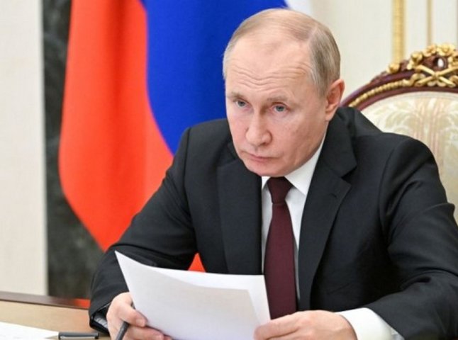 "Вважаю за необхідне прийняти вже давно назріле рішення", – Путін підписав укази про визнання ОРДЛО