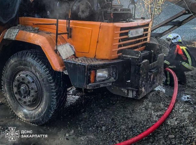 На Тячівщині зайнявся автомобіль