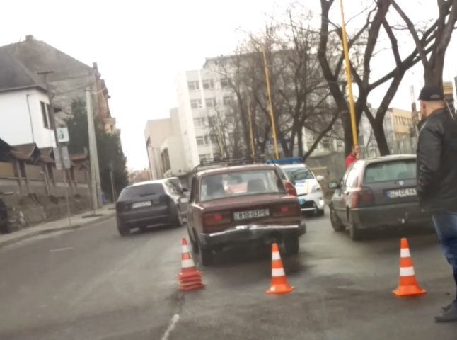 В Ужгороді на Собранецькій зіткнулись три автівки