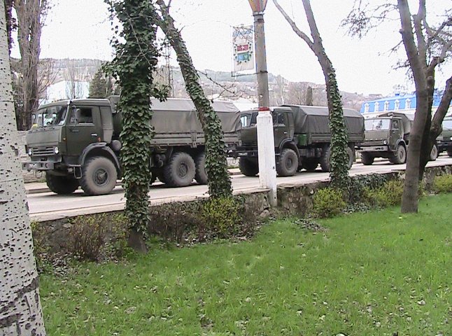 У Криму невідомі особи штурмом взяли штаби прикордонників