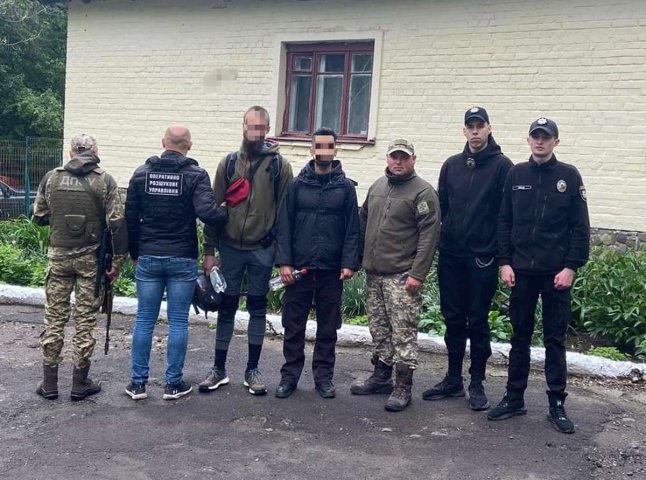 На кордоні зі Словаччиною затримали 6 чоловіків