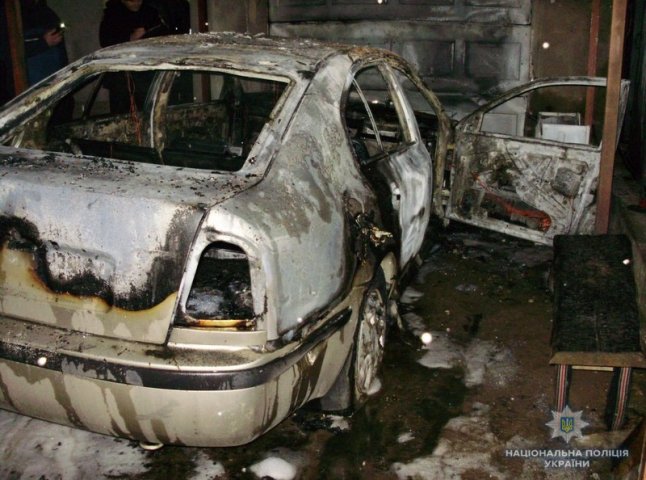 У Мукачеві згорів автомобіль: у поліції розповіли подробиці