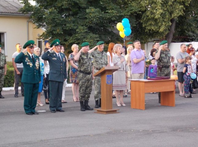 Закарпаття зустрічає 55 прикордонників, які повертаються зі Сходу України