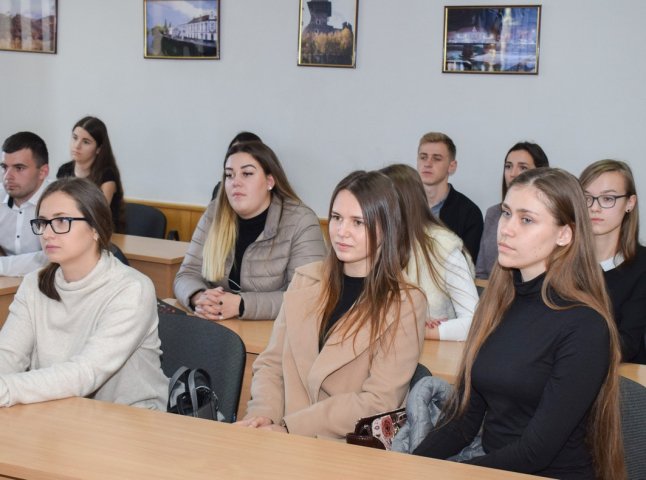19 студентів УжНУ стажуватимуться в Ужгородській міськраді