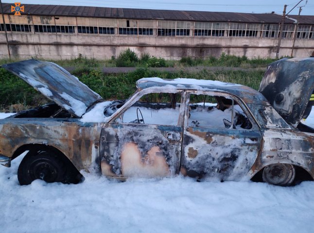 Рано-вранці на Закарпатті вщент згорів автомобіль