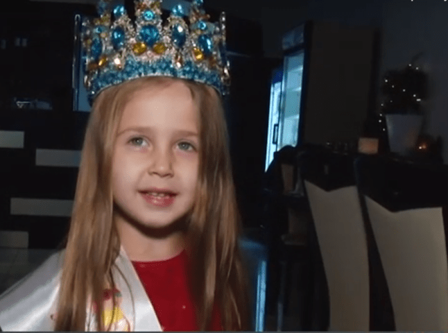 Маленька ужгородка виборола корону мініміс на Всеукраїнському фестивалі краси
