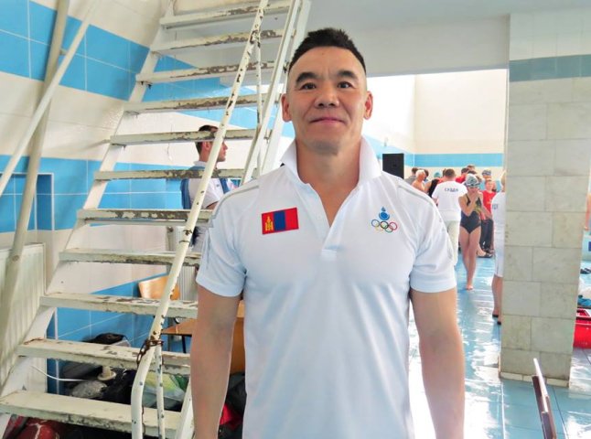 В Ужгород на Міжнародний турнір з плавання "Квітуча сакура" приїхав спортсмен з Монголії