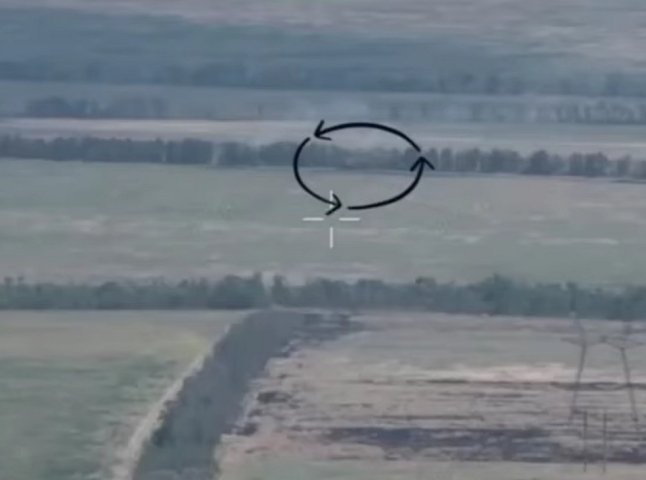 128 бригада показала відео, як воїни за допомогою безпілотників знищили танк 128 бригада показала відео, як воїни за допомогою безпілотників знищили танк