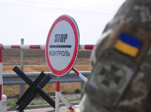 На українсько-словацькому кордоні службовий собака виявив канабіс у косметичці На українсько-словацькому кордоні службовий собака виявив канабіс у косметичці