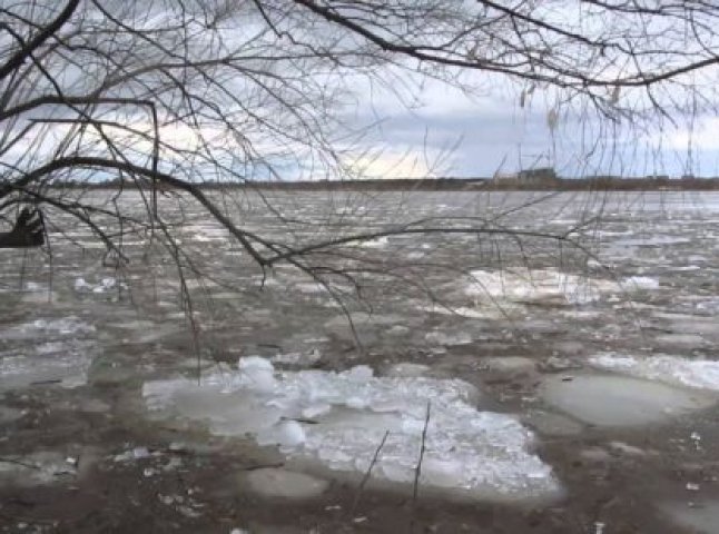 В очікуванні негоди: після сильних снігопадів на Закарпатті готуються до паводків