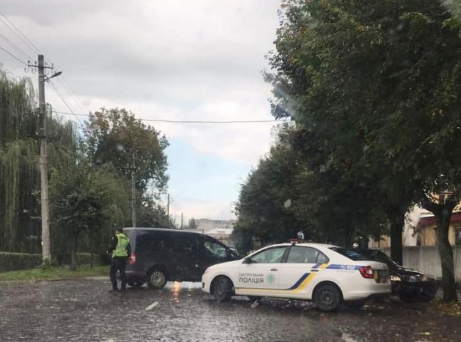 У Мукачеві сталась аварія. Опубліковано відео