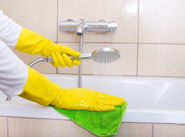 Як відчистити ванну від жовтизни