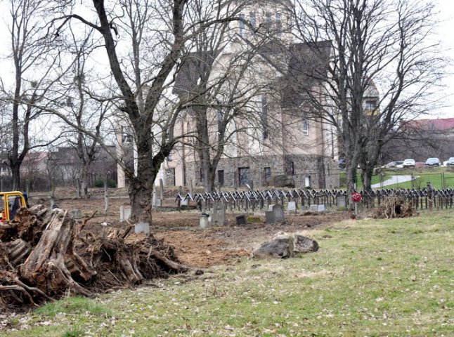 В Ужгороді на закритому для поховань кладовищі встановлять меморіал