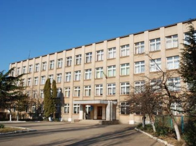 Одна з ужгородських шкіл встановить пам’ятник випускнинку, який загинув у зоні АТО