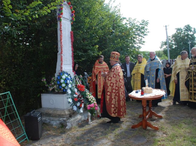 На Іршавщині молились за упокій загиблих у автокатастрофі, яка сталась 32 роки тому
