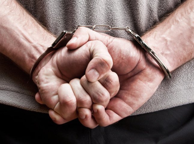 У Мукачеві засудили серійного зловмисника, який скоїв 26 крадіжок