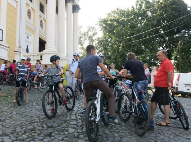 "З велосипедом за мир з молитвою" – в Ужгороді відбувся релігійний велопробіг