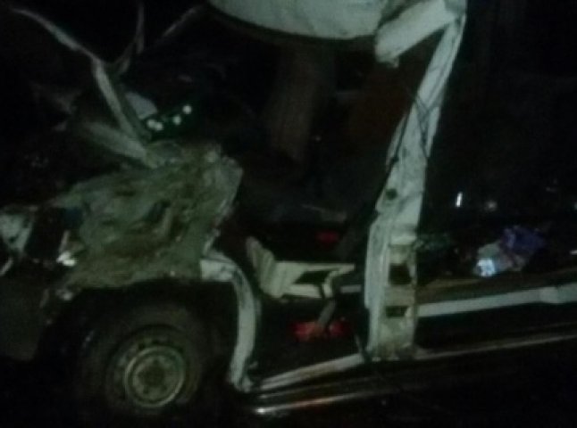 На Свалявщині мікроавтобус з туристами потрапив у ДТП: є жертва
