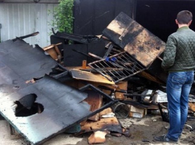 В Ужгороді вогонь знищив гараж