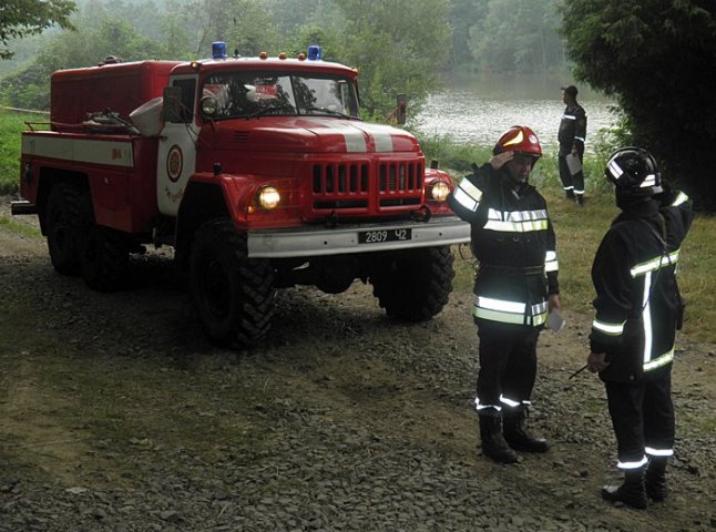 На Закарпатті відбулися навчання з гасіння лісових пожеж із залученням авіації