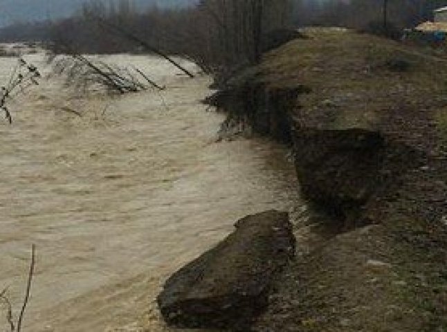 У Вонігові вода повністю розмила дамбу