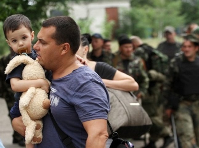 Чоловіків, які прибули на Закарпаття зі Сходу України, згодом будуть ставити на облік у військкомат