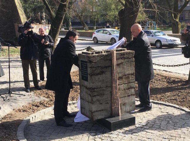 В Ужгороді відкрили пам’ятник жертвам угорської революції 1956 року