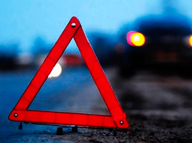 ДТП в Ужгороді: "швидка" збила чоловіка