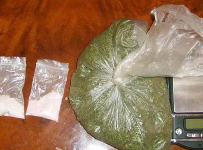 Житель Ужгородщини тримав удома ручний гранатомет і близько 2-х кілограмів наркотиків