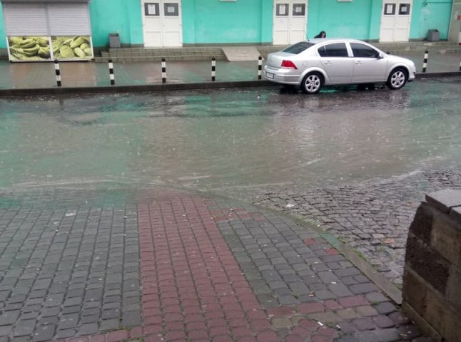 Внаслідок зливи підтоплені деякі вулиці Мукачева 