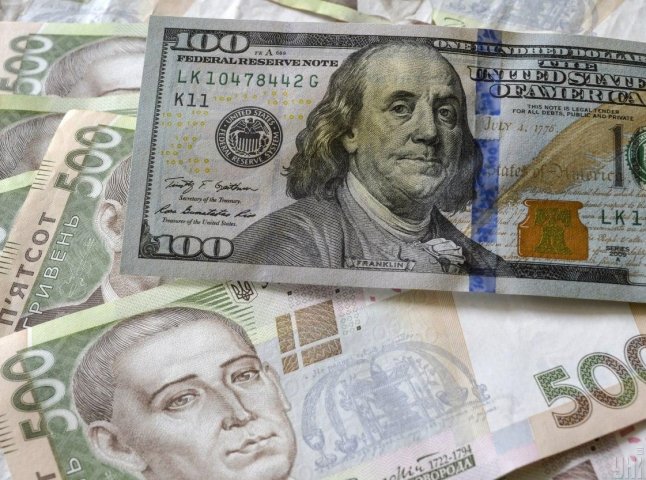 Курс долара після довгих вихідних змінився: скільки зараз коштує валюта