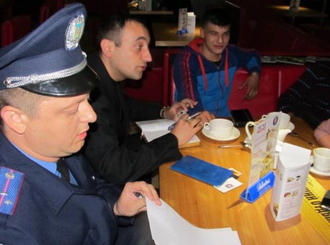 Правоохоронці Мукачева провели черговий рейд по розважальним закладам міста