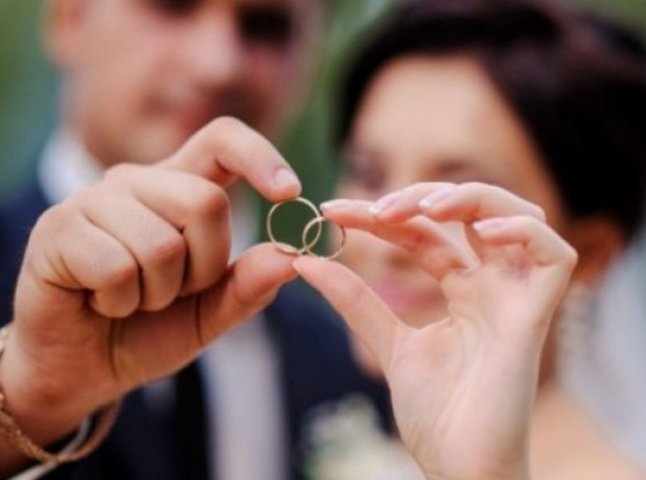 У День закоханих у Мукачеві одружаться 9 пар