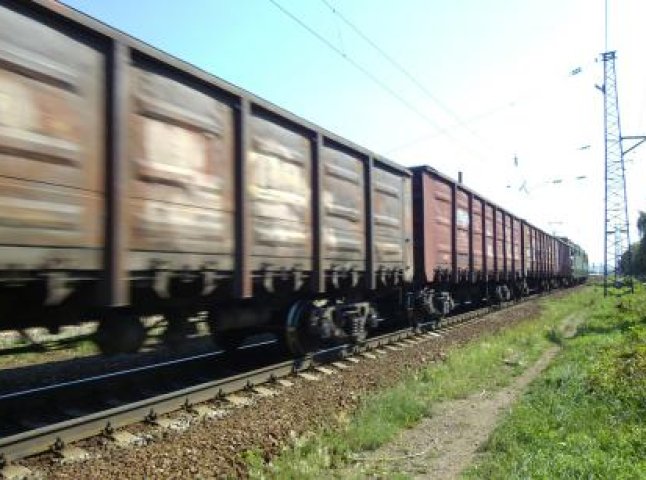 На залізниці біля словацького кордону вилучили 2 тисячі контрабандних цигарок