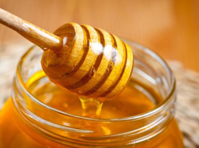 Майже 5000 кг меду привезли до Ужгорода закарпатські пасічники